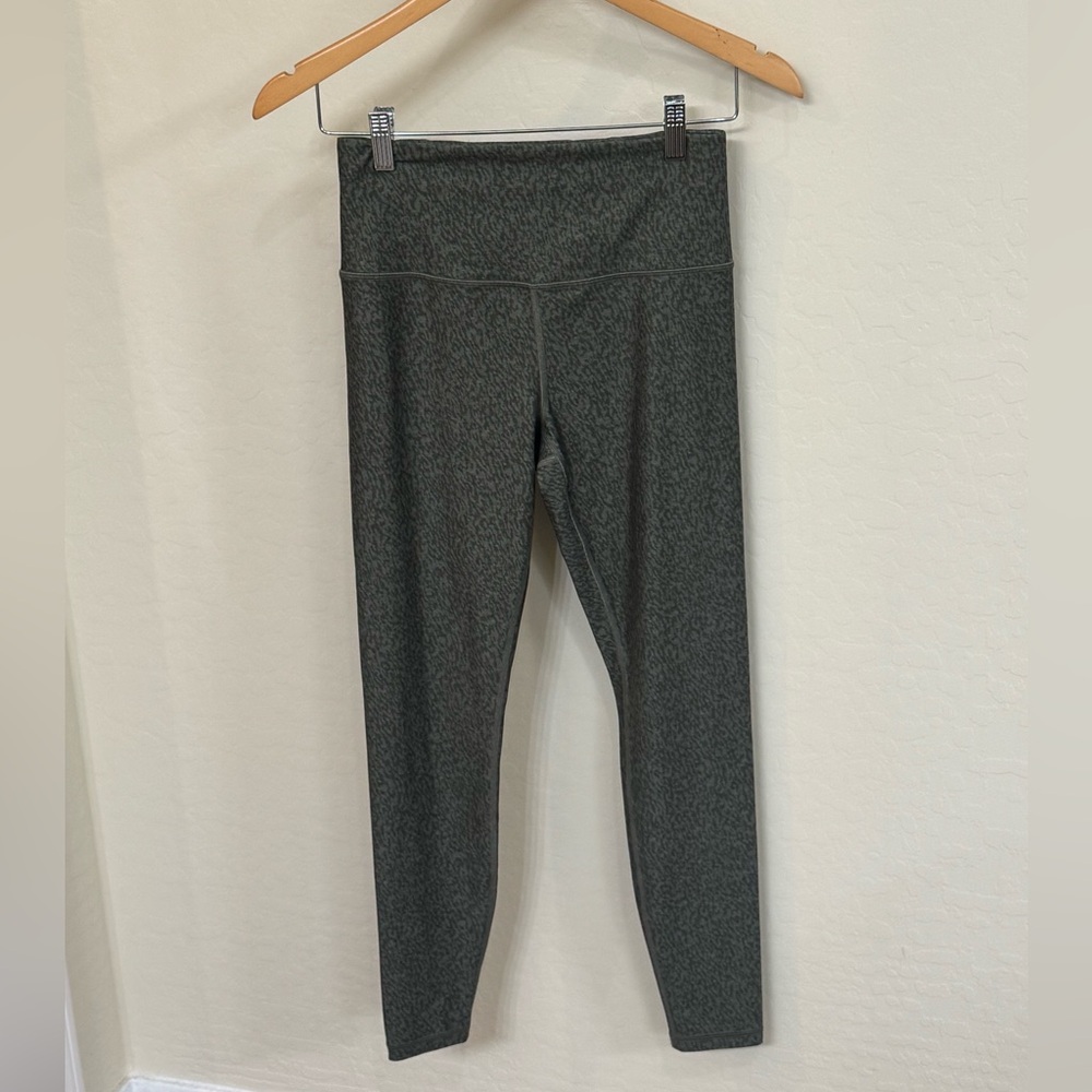 Like NEW! Athleta Olive Green Design Elation Tight Leggings Size Small NWOT